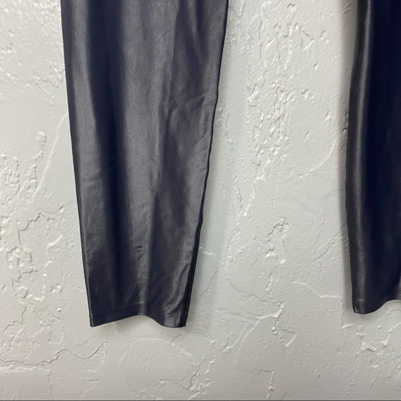 Carbon38 Regular Rise Leggings in Takara Shine S - Picture 5 of 14